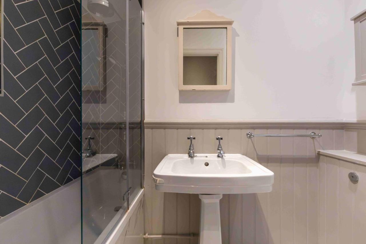 Shared Guest House 5 Mins Walk From Vauxhall And Nine Elms Station With Off-Site Parking Near Us Embassy Londen Buitenkant foto