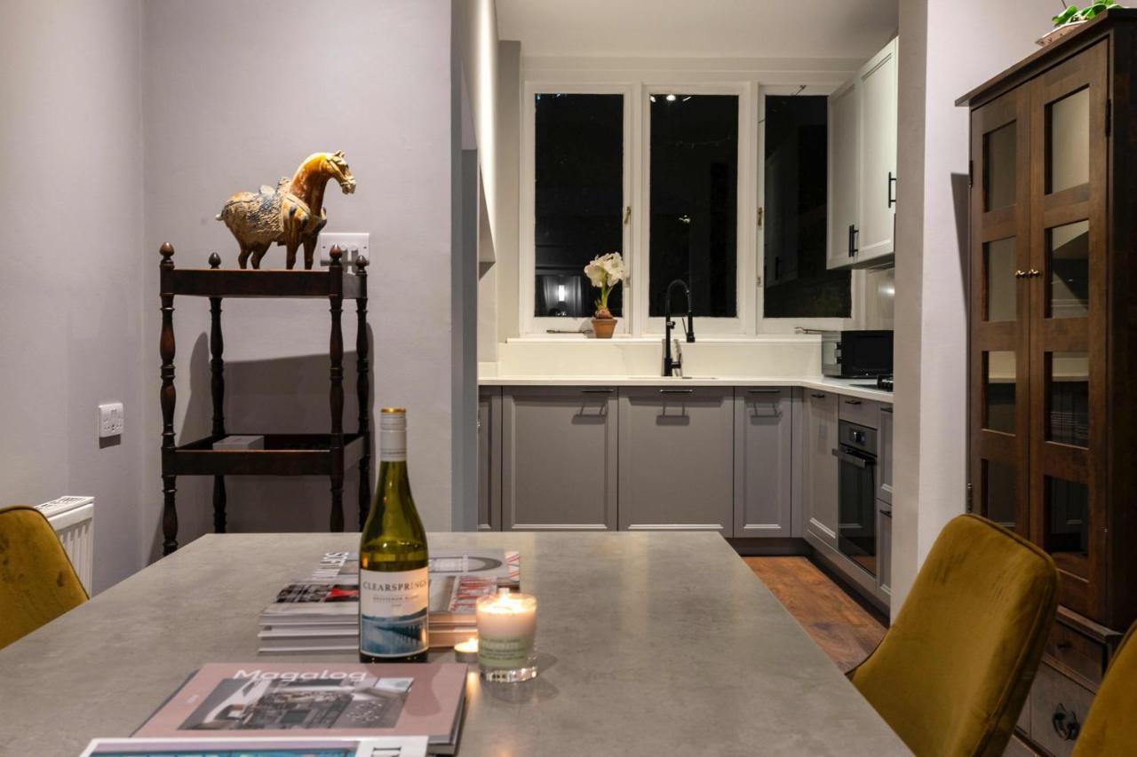 Shared Guest House 5 Mins Walk From Vauxhall And Nine Elms Station With Off-Site Parking Near Us Embassy Londen Buitenkant foto